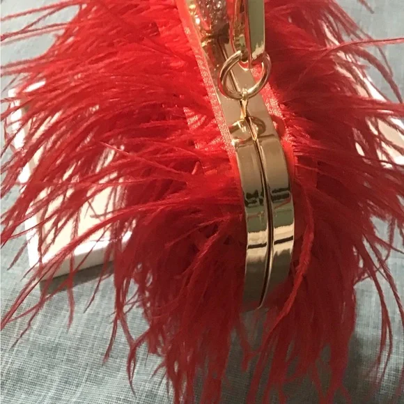 GORGEOUS GORGEOUS Red Ostrich Feather evening bag.Brand New See All Pics.🌹🍄🌹 - Picture 3 of 13